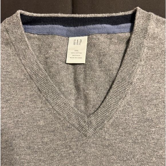 Gap XXL gray V-neck sweater - Picture 3 of 3